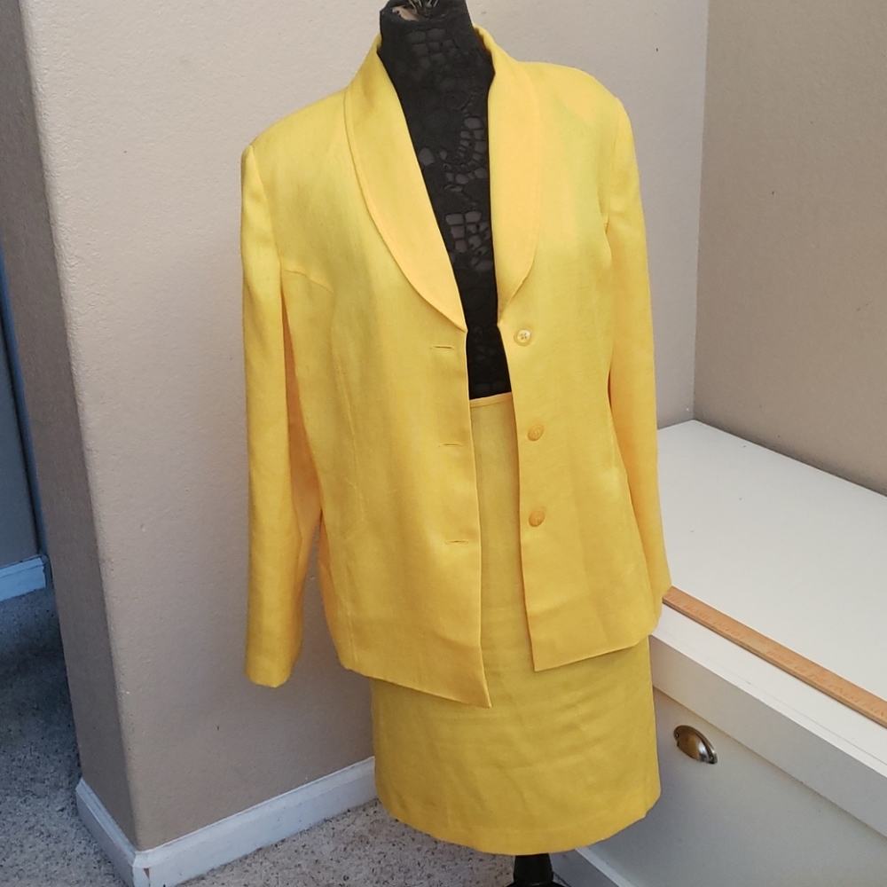 💜💜💜Metrostyle yellow midi skirt suit